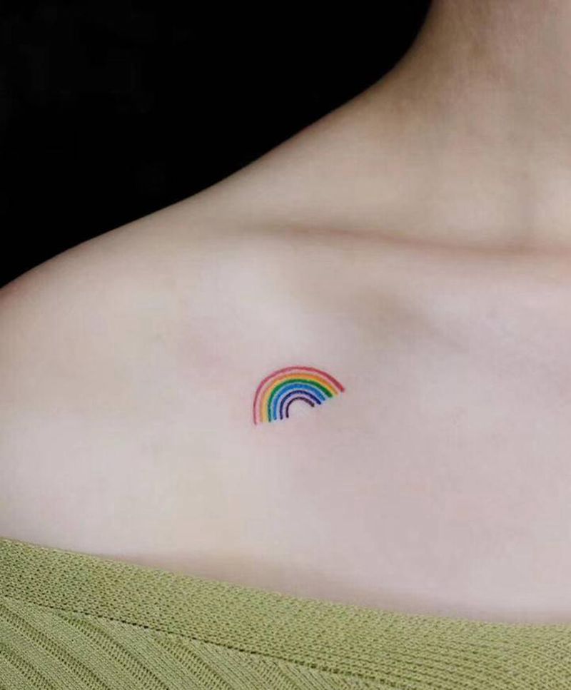 彩虹纹身图片_胸部水彩彩虹小清新纹身图案