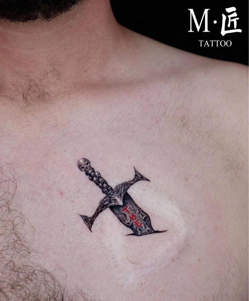匕首纹身图片_胸部欧美写实New School匕首纹身图案