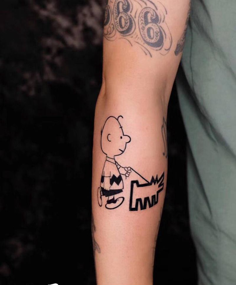 小狗与男孩纹身图片_手臂New School线条纹身卡通纹身纹身图案