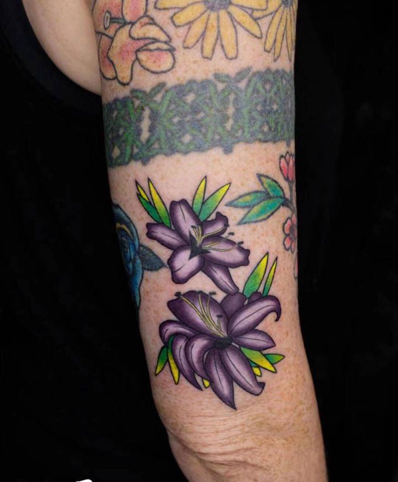 花纹身图片_手臂New School新传统花彩色纹身纹身图案