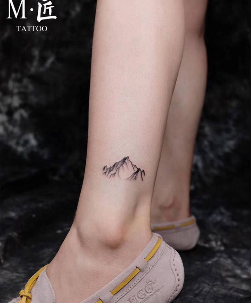 山纹身图片_腿部New School新传统山小清新纹身纹身图案