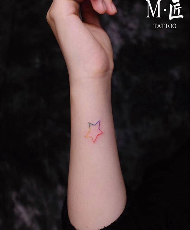 星纹身图片_手臂New School水彩星纹身图案