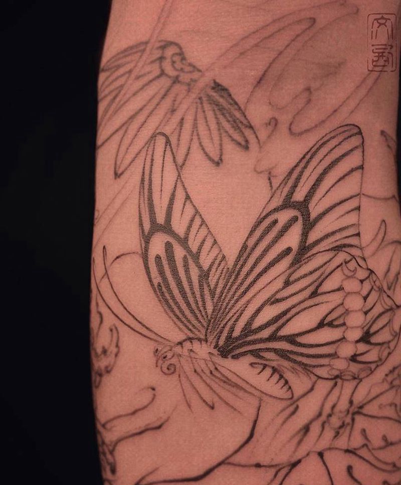 晴春蝶戏纹身图片_手臂手部新传统水墨蝴蝶花鸟画纹身图案