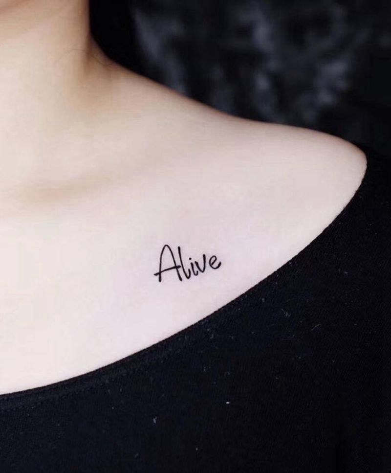 活着纹身图片_胸部水墨字母纹身图案