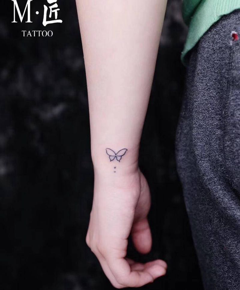 蝴蝶纹身图片_手臂New School蝴蝶纹身图案