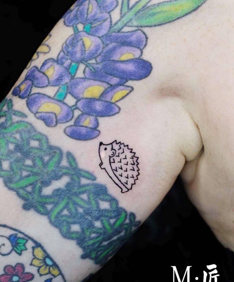 刺猬纹身图片_手臂新传统刺猬纹身图案