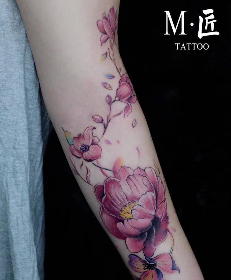 花纹身图片_手臂欧美写实新传统花纹身图案