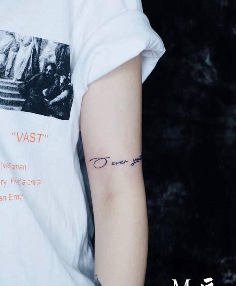 字母臂环纹身图片_手臂New School字母纹身图案