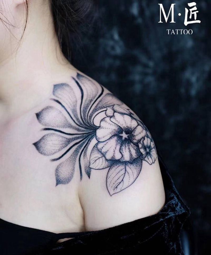 肩花纹身图片_肩部点刺花纹身图案