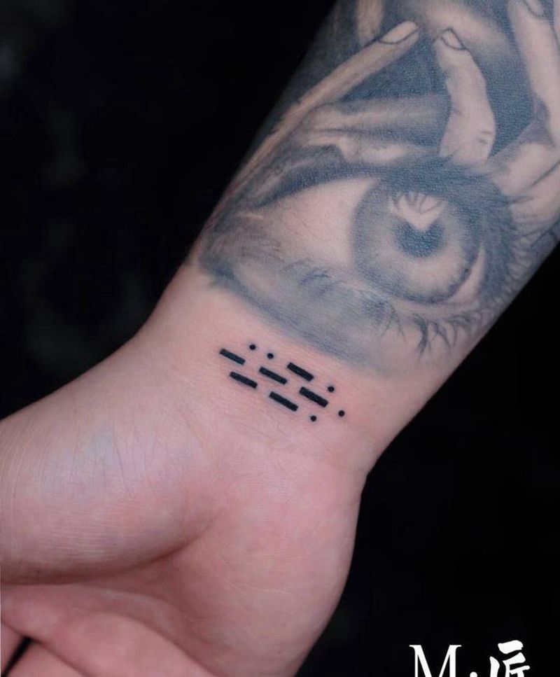 旧纹身修改——摩斯密码纹身图片_手臂几何小清新旧纹身修改纹身图案