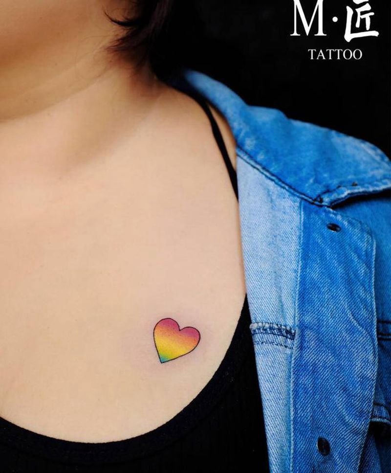 今日作品分享纹身图片_胸部水彩几何心彩虹小清新纹身图案