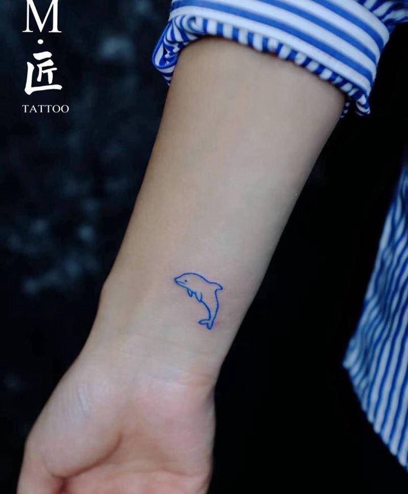 今日作品分享纹身图片_手臂水彩海豚小清新线条纹身图案