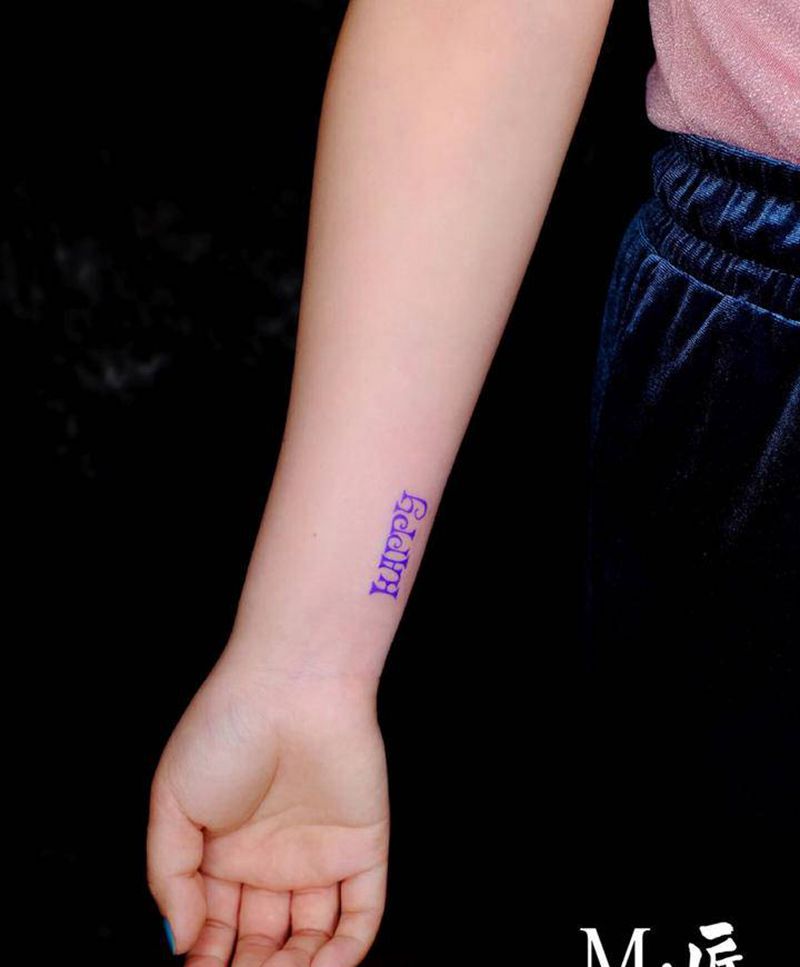 小清新  彩色纹身纹身图片_手臂花体字happy彩色线条纹身图案