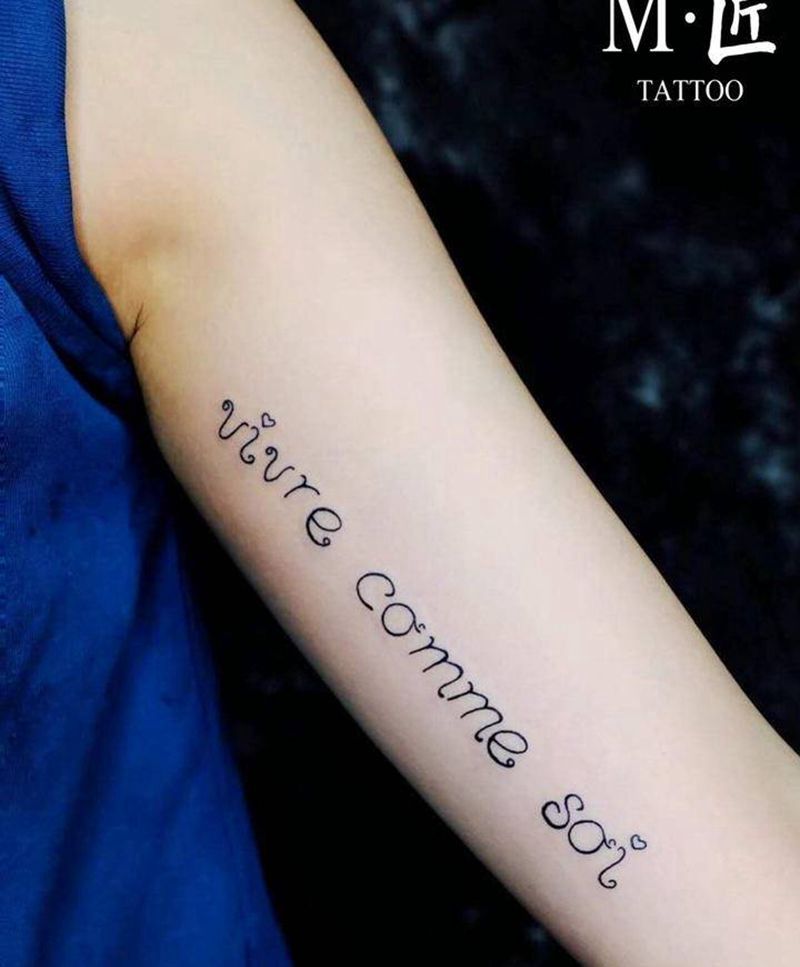 小清新纹身纹身图片_手臂花体字小清新线条法语纹身图案