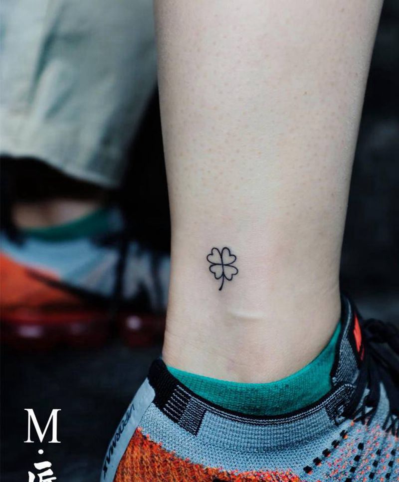 小清新 纹身纹身图片_腿部几何小清新四叶草线条纹身图案