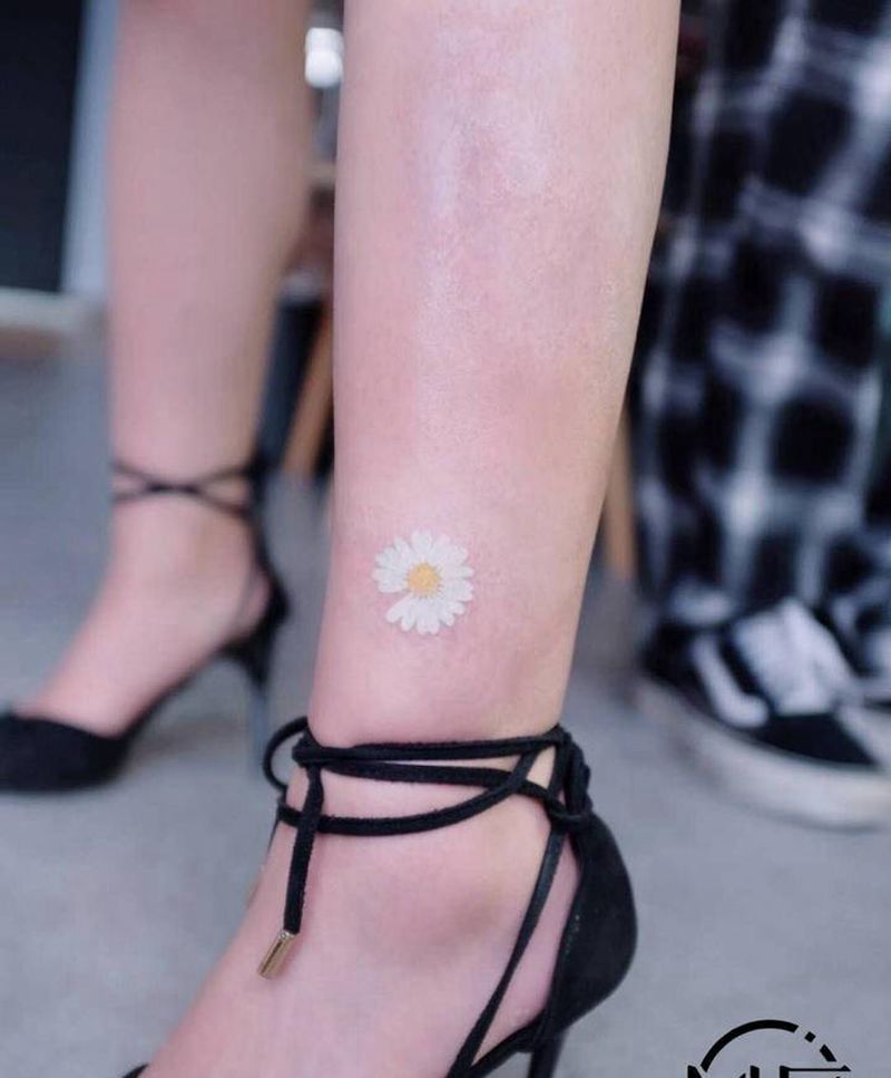 小清新 纹身纹身图片_腿部水彩几何小清新权志龙小雏菊纹身图案