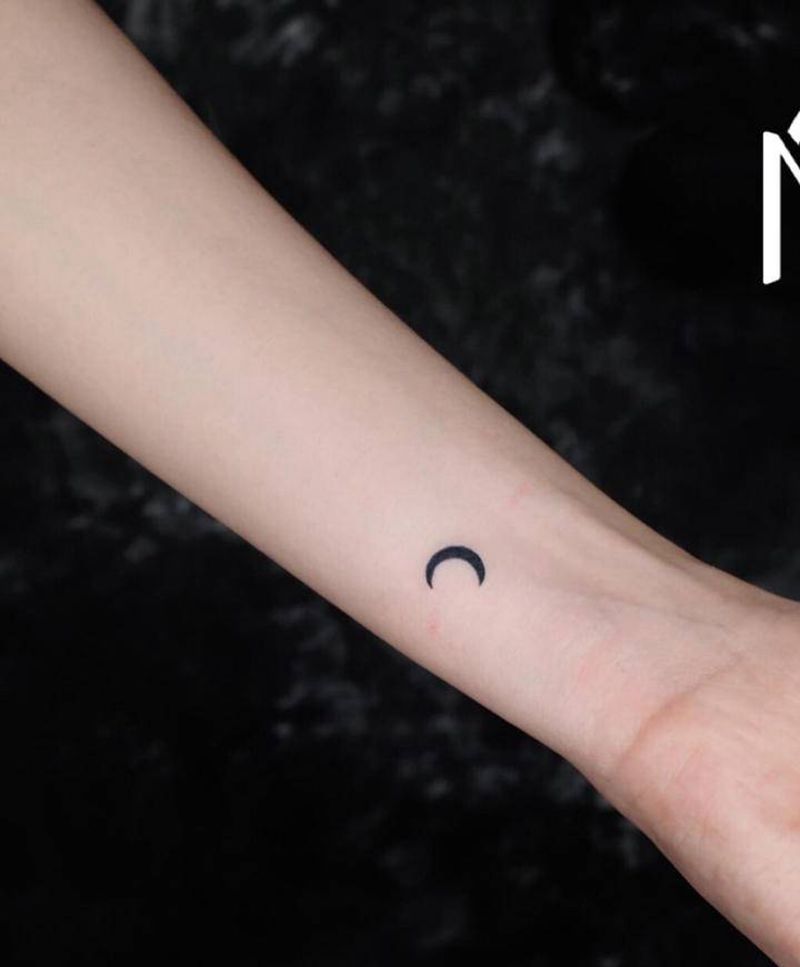 小清新纹身纹身图片_手臂图腾月亮小清新小图案纹身图案