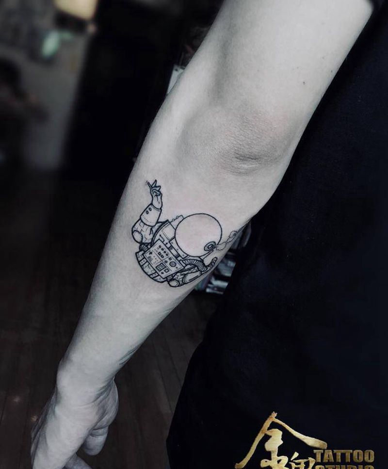 宇航员纹身图片_手臂Old SchoolNew School宇航员小清新纹身图案