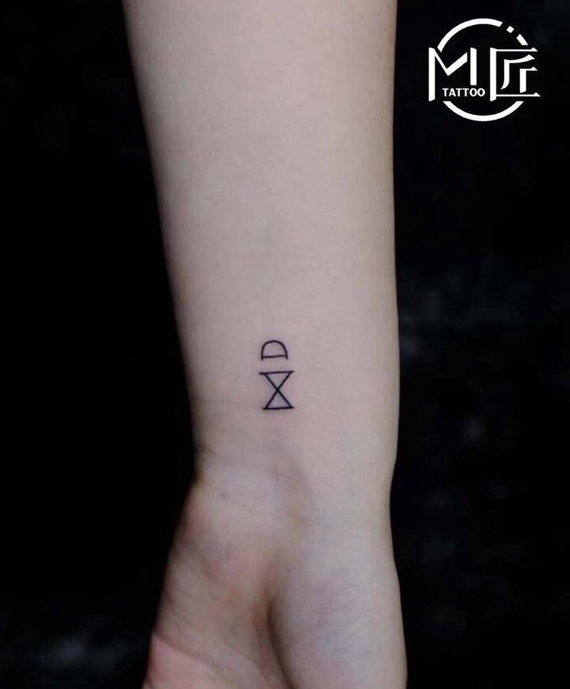 甲骨文纹身纹身图片_手臂花体字甲骨文纹身线条纹身图案