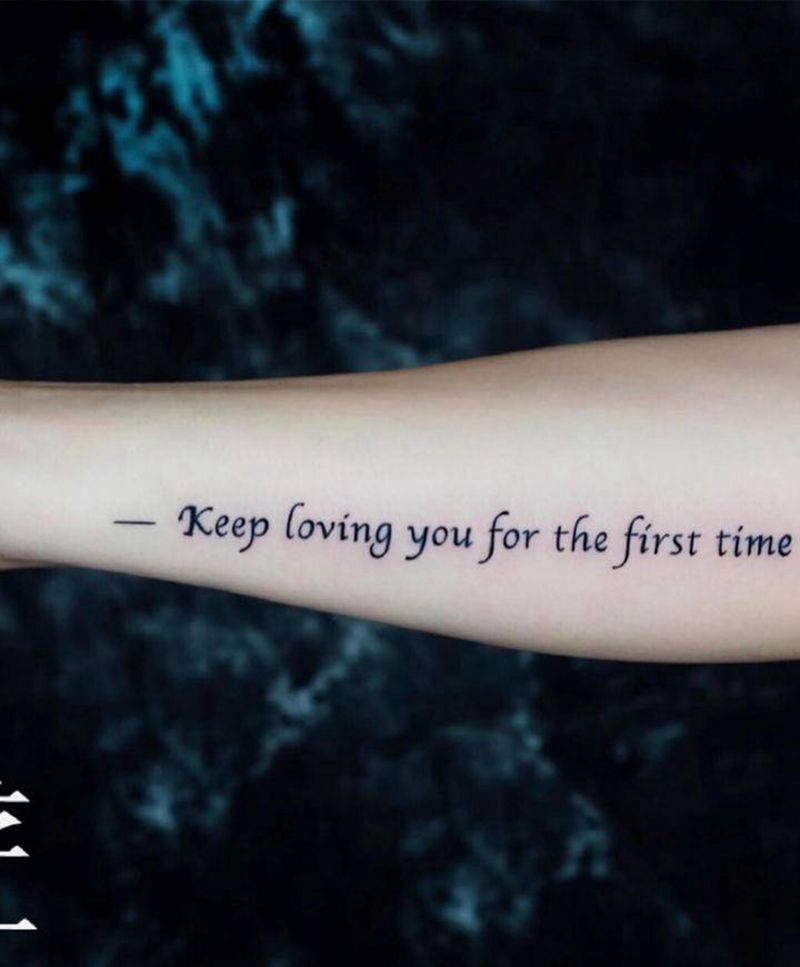 花字体纹身纹身图片_手臂花体字英文线条七夕纹身图案