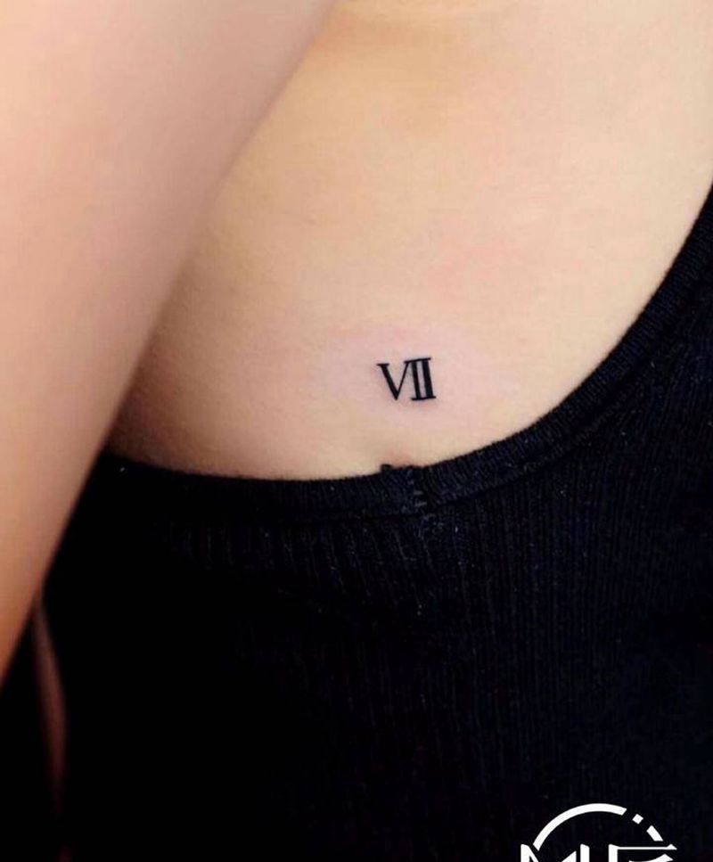罗马数字纹身纹身图片_胸部花体字小清新线条数字纹身图案