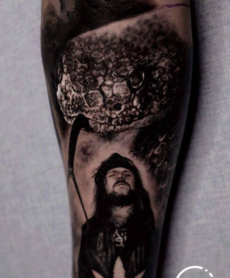 黑灰写实纹身纹身图片_手臂欧美写实黑灰蛇pantera纹身图案