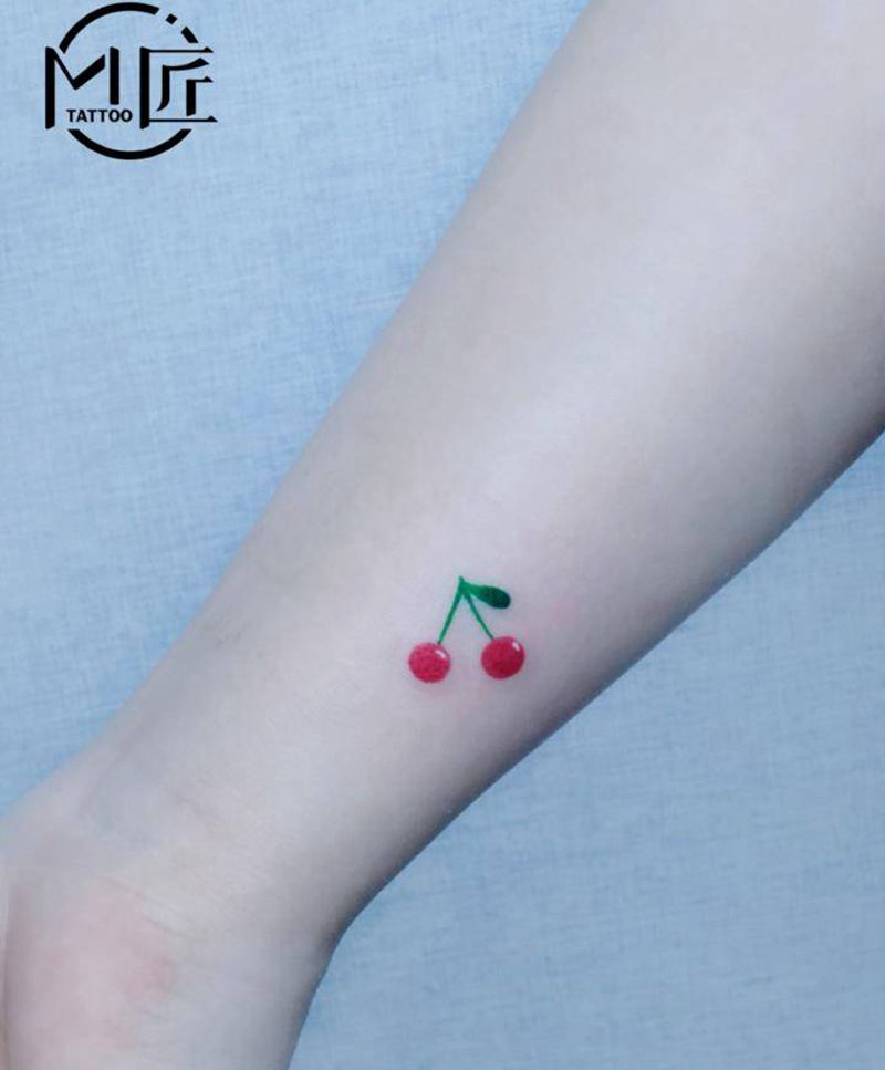 樱桃纹身纹身图片_手臂水彩樱桃夏天小清新纹身图案