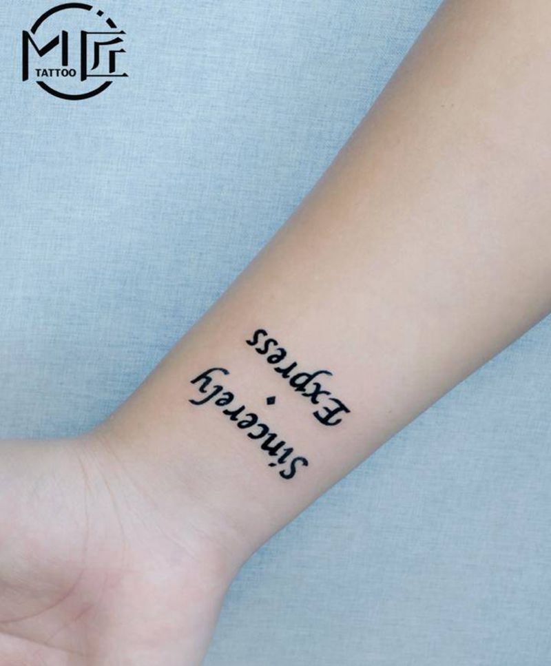 文字纹身纹身图片_手臂花体字英文字母线条纹身图案