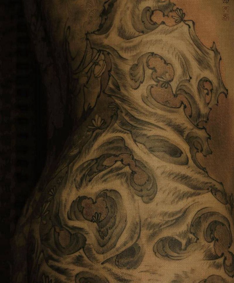 晴春蝶戏纹身图片_臀部腿部新传统国画纹身图案