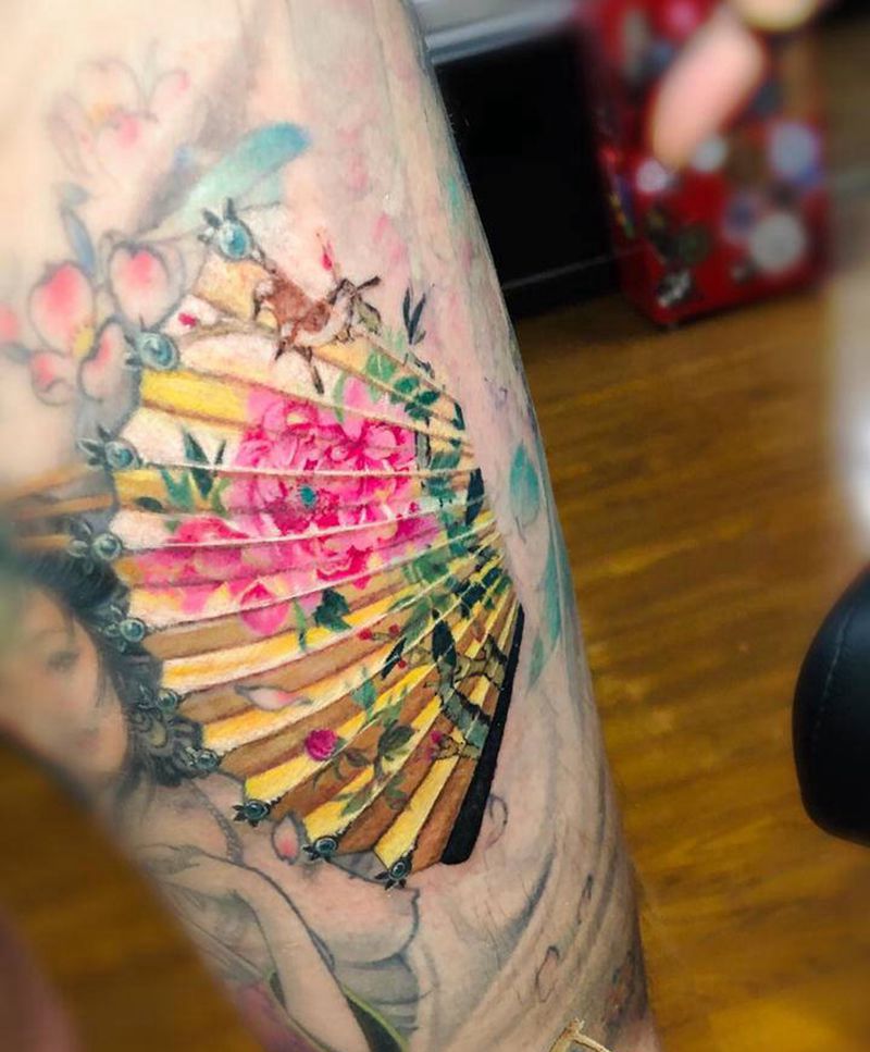 遮盖纹身纹身图片_腿部欧美写实纹身图案