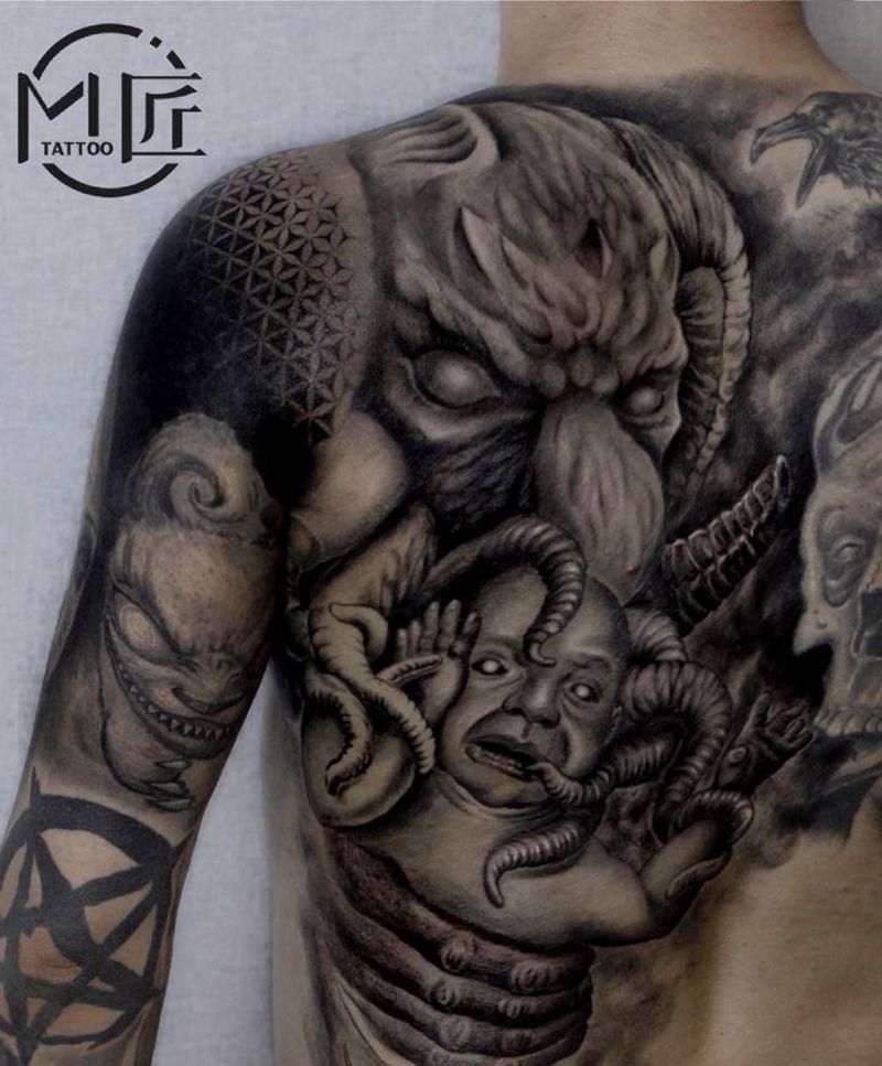 暗黑纹身纹身图片_背部欧美写实满背章鱼婴儿纹身图案