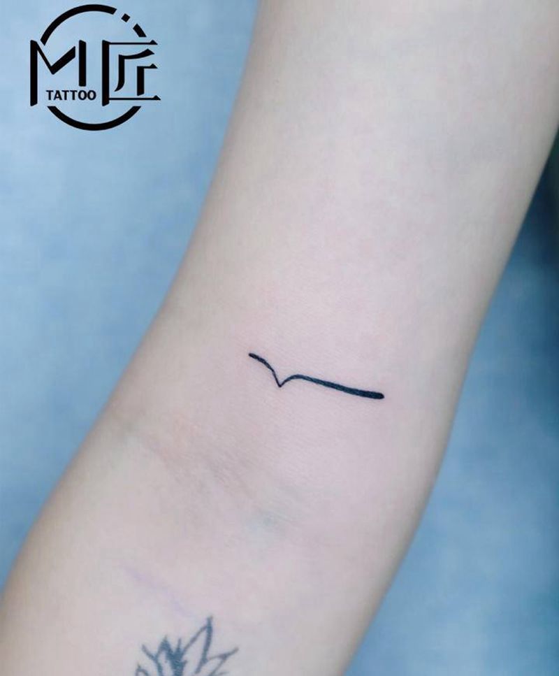 简约纹身纹身图片_手臂几何线条海鸥简约纹身图案