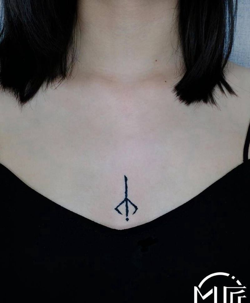 游戏纹身纹身图片_胸部几何线条简约小清新纹身图案