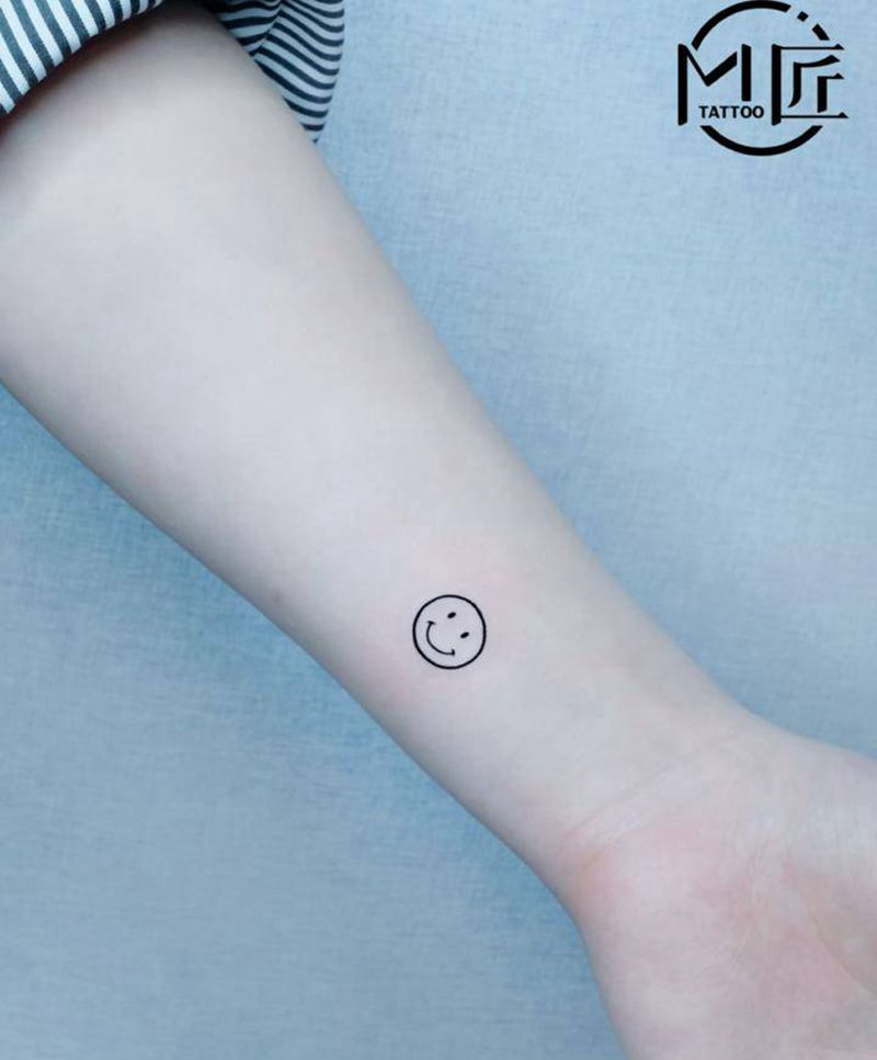 明星同款笑脸纹身纹身图片_手臂纹身图案