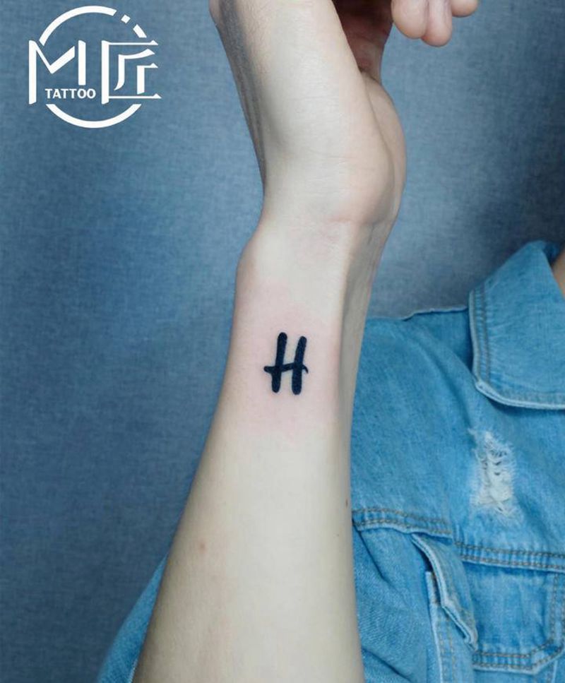 字母纹身纹身图片_手臂纹身图案