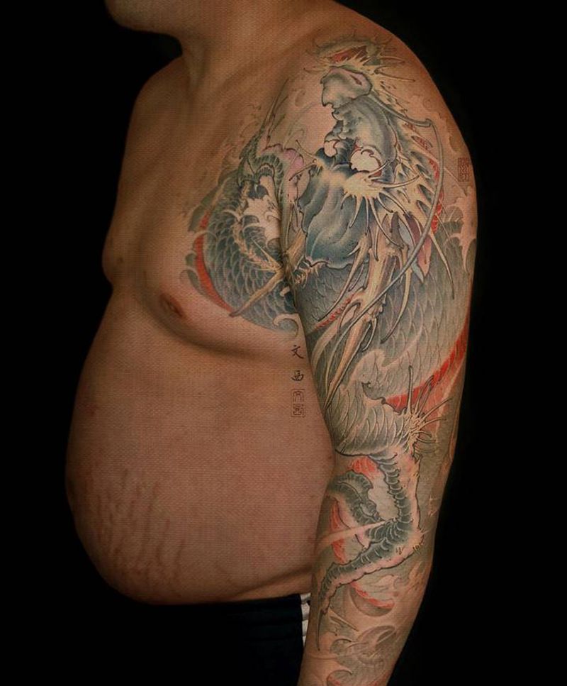 青龙纹身图片_手部手臂新传统龙水浪花臂纹身图案