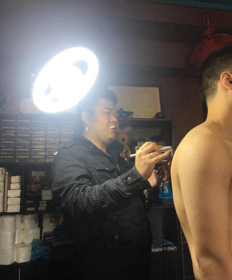 一天8小时。结束纹身图片_老传统纹身图案