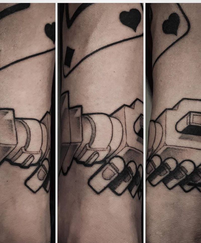 握手纹身图片_手臂纹身图案