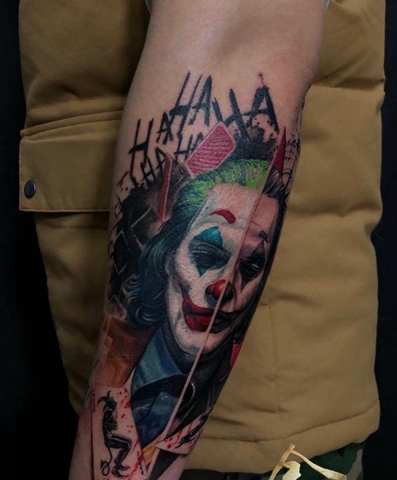 小丑纹身图片_手臂欧美写实小丑纹身图案