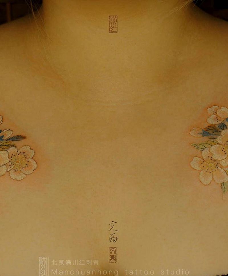 没骨梨花纹身图片_肩部胸部水墨新传统梨花肩花国画纹身图案