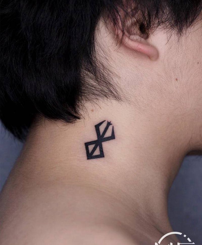 沉默不语，奋力前行纹身图片_颈部图腾纹身图案