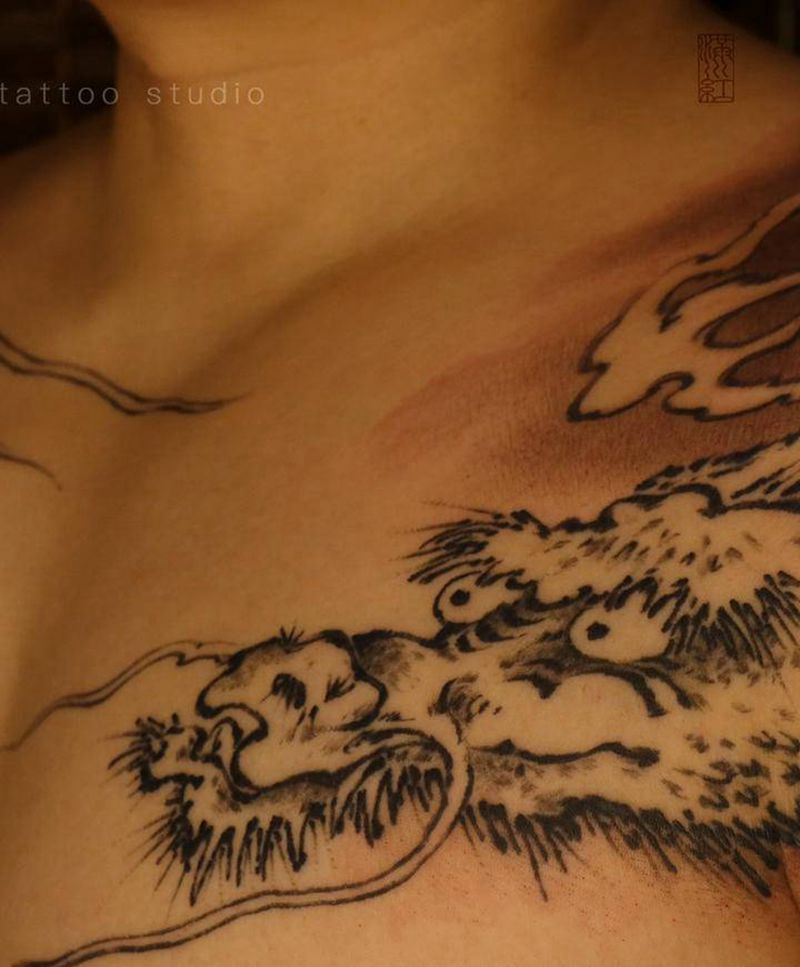 墨龙图纹身图片_肩部手部水墨水彩龙纹身图案