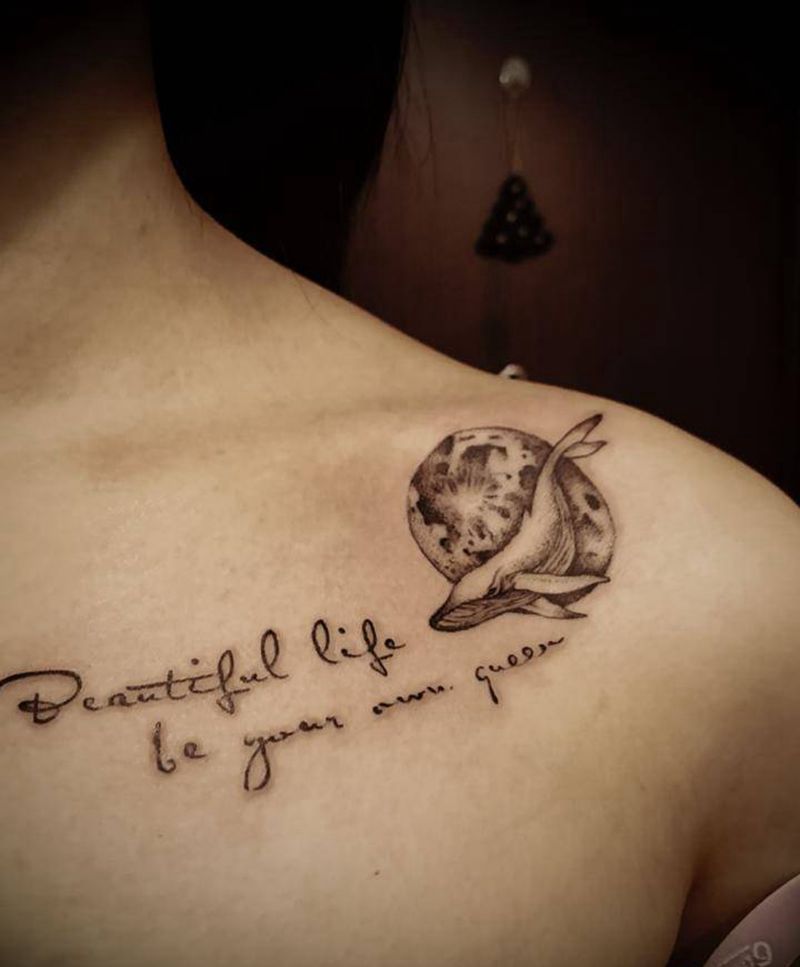 鲸纹身图片_胸部清新鲸鱼星球纹身图案