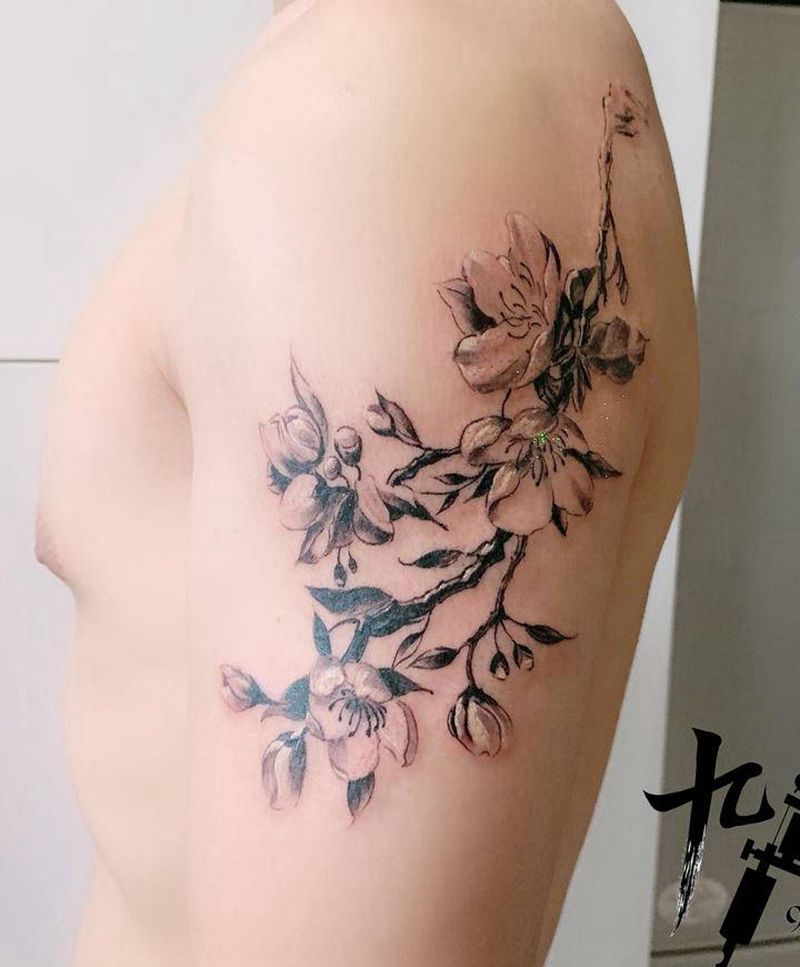 梅花纹身图片_手臂水墨梅花纹身图案
