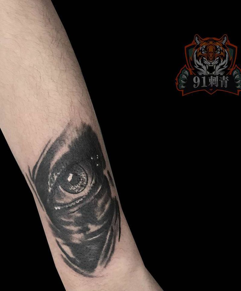 眼睛纹身图片_手臂欧美写实眼睛纹身图案