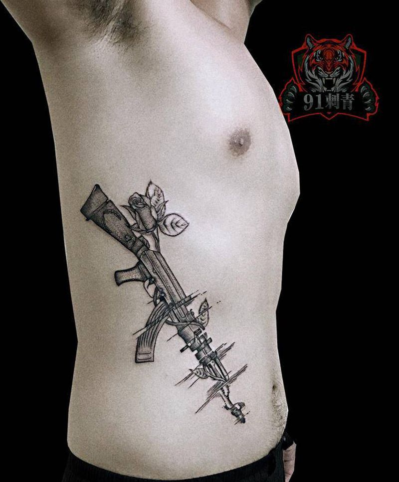 AK步枪纹身图片_腰部点刺AK步枪纹身图案