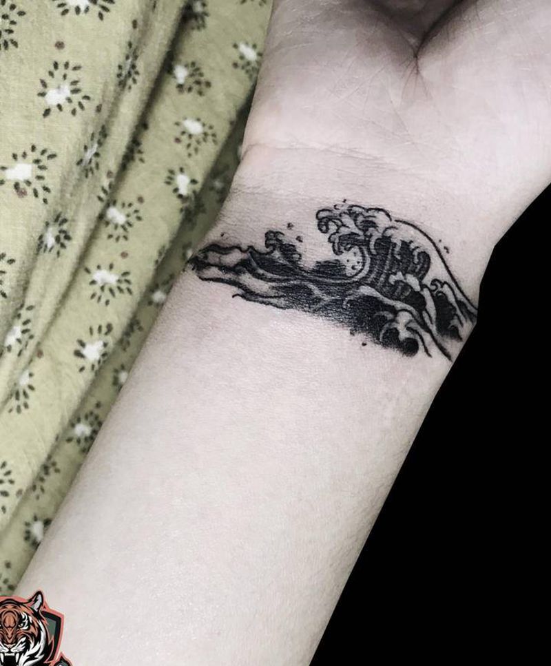 水浪纹身图片_手臂老传统水浪纹身图案