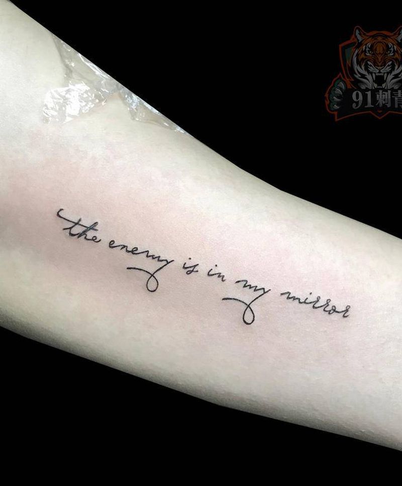 字母纹身图片_手臂花体字字母纹身图案