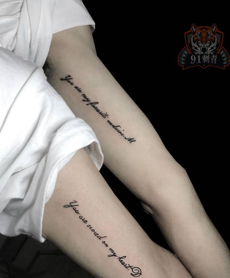 情侣纹身纹身图片_手臂花体字情侣字母纹身图案