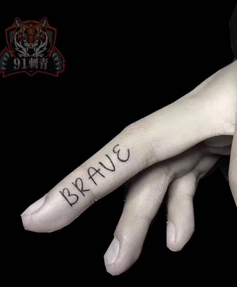 手指纹身纹身图片_手部花体字纹身图案